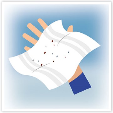 Luizen opsporen: stap 4 Veeg de luizenkam af aan een wit papier om te controleren of er luizen meekomen van de kam.