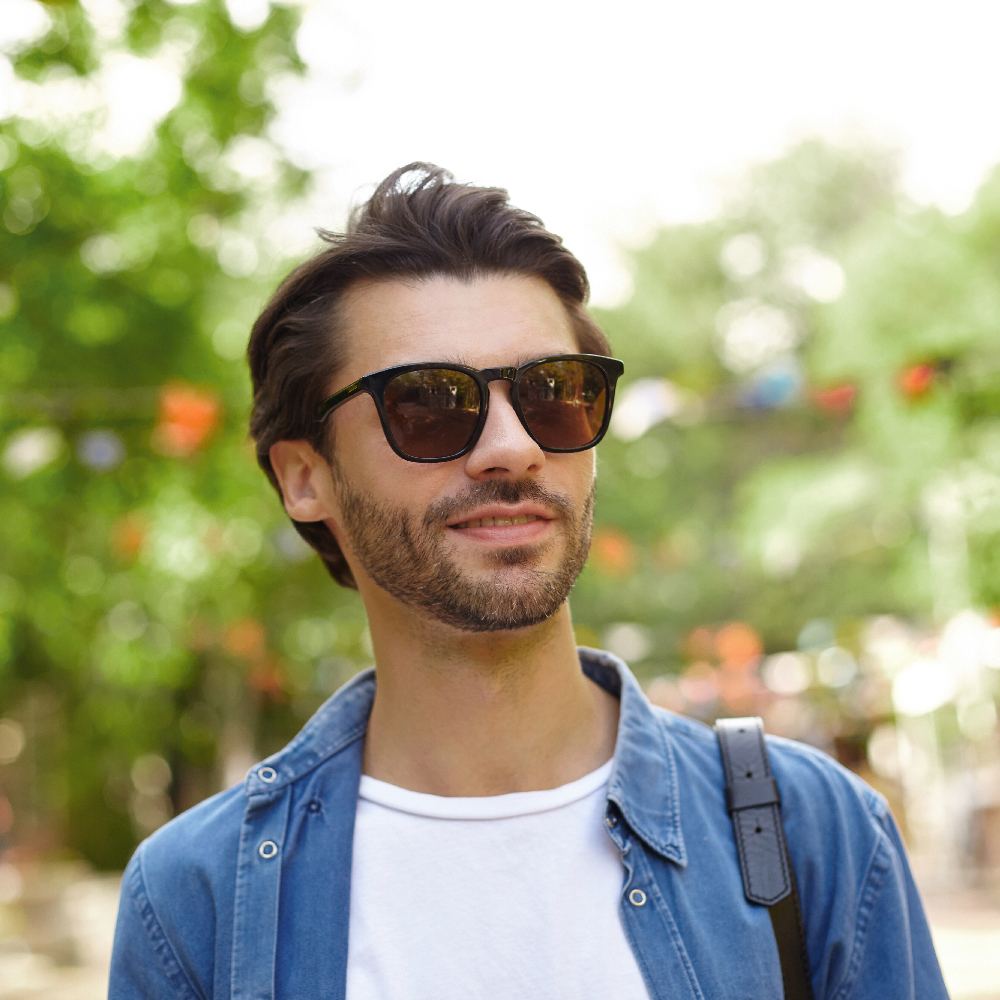 Draag zo veel mogelijk een zonnebril om je ogen te beschermen tegen pollen