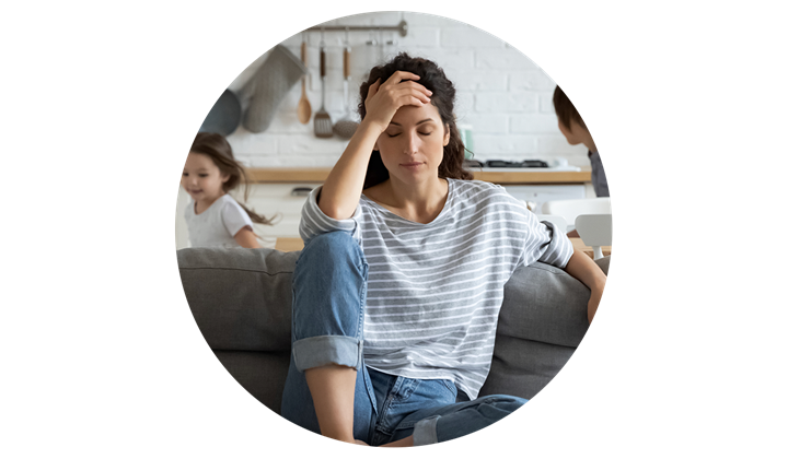 Symptômes et conséquences du stress chronique Une tension constante dans le corps n'est pas bonne pour la santé. Il est donc important que vous appreniez à gérer votre stress et que vous preniez des mesures pour traiter vos symptômes.   Notre mode de vie trépidant entraîne des symptômes de stress tels que l'anxiété, les maux de tête, les difficultés de concentration, la mauvaise humeur, la fatigue et les troubles physiques.