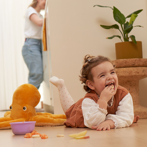 Les tout-petits sont des petits explorateurs.