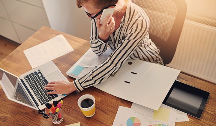 Vitamine D: aanbeveling bij onvoldoende blootstelling aan zonlicht Er wordt aanbevolen om dagelijks 800 I.E. aan vitamine D via een voedingssupplement in te nemen.