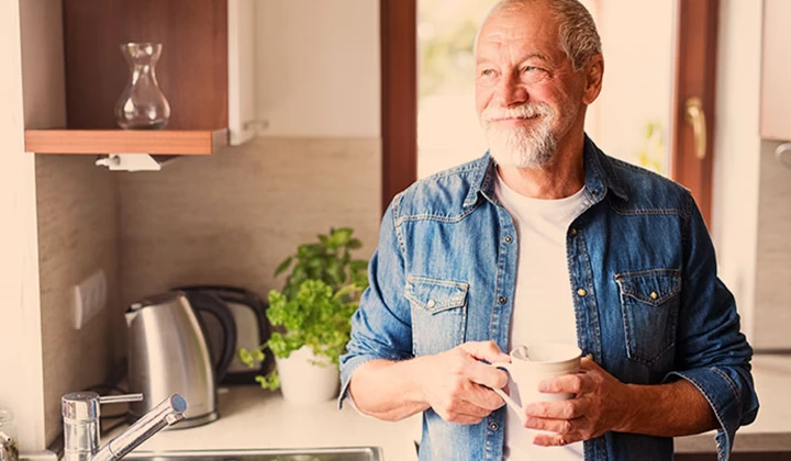 L'apport quotidien recommandé en vitamine D pour les personnes âgées est de 800 I.E.