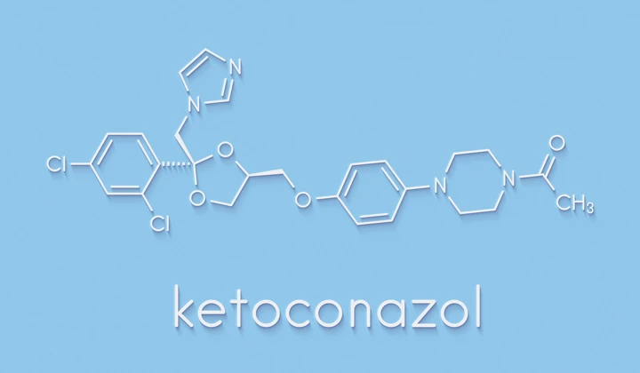 Ketoconazol is een anti-infectiemiddel dat de groei van de Malassezia furfur remt.