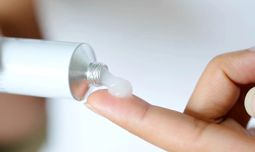 De oorzaak van eczeem aanpakken is niet eenvoudig. Daarom wordt eczeem vaak symptomatisch behandeld.