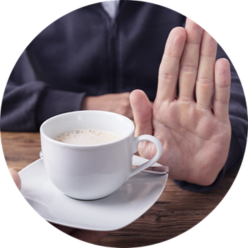 Vermijd cafeïne Drink je na 15u nog koffie? Dan heeft dat een invloed op je nachtrust.
